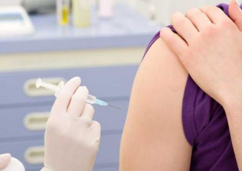 Vacina contra HPV começa a ser distribuída para meninos 