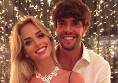 Kaká assume namoro com modelo em festa de réveillon 