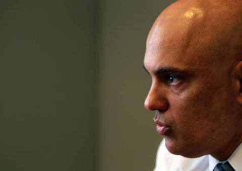 Após massacre, ministro da Justiça embarca para Manaus