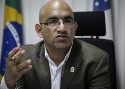 Juiz Valois foi quem negociou liberação de reféns durante rebelião no Compaj