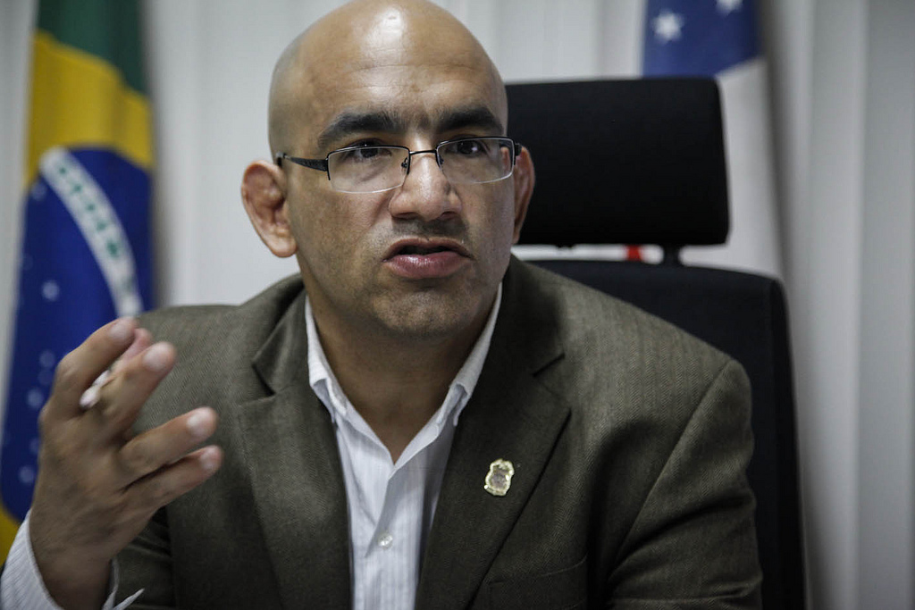 Juiz Valois foi quem negociou liberação de reféns durante rebelião no Compaj