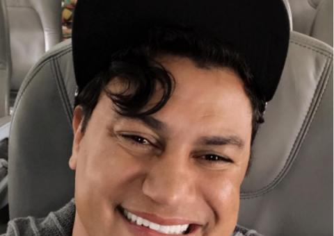 Popó muda visual e vira piada na internet