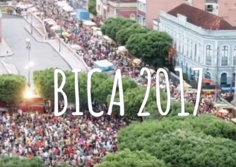 Tema da bica é crítica à união de políticos: Tem dinheiro, dá pra fazer