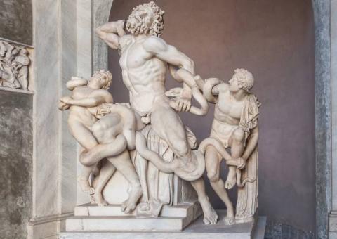 Por qual razão as estátuas gregas e romanas têm pênis pequeno?