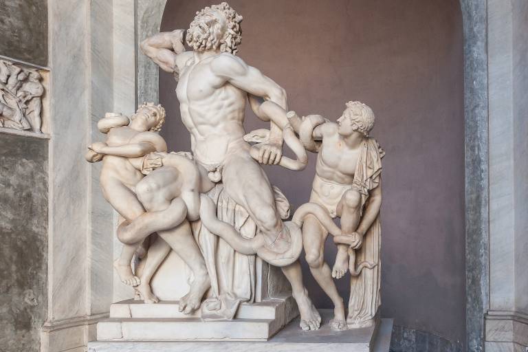 Por qual razão as estátuas gregas e romanas têm pênis pequeno?