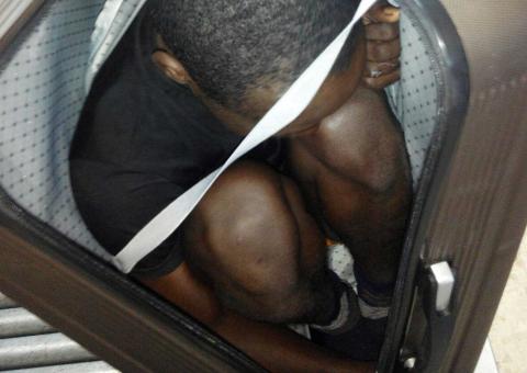 Mulher é presa ao tentar entrar na Espanha com africano escondido em mala 