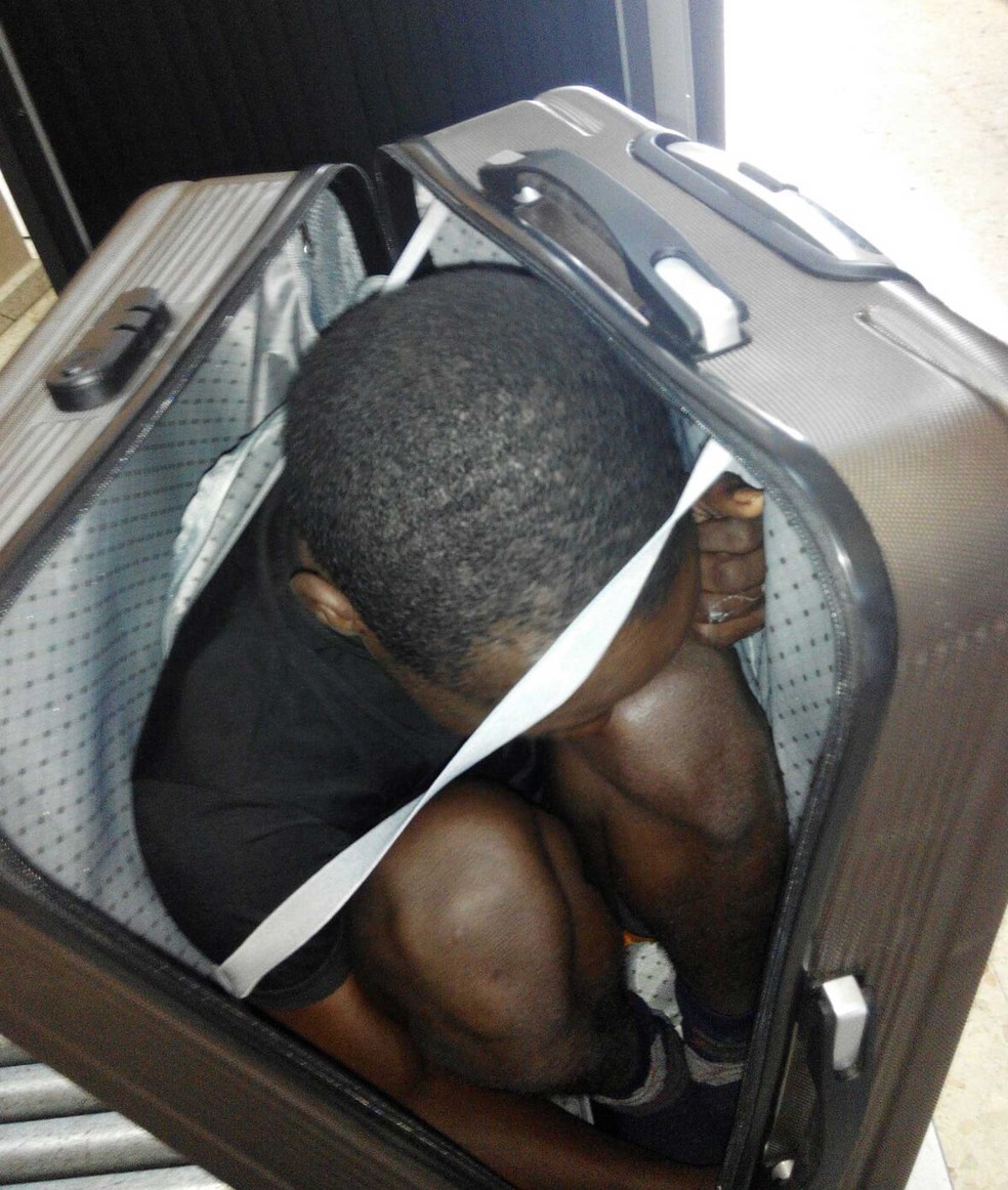 Mulher é presa ao tentar entrar na Espanha com africano escondido em mala 