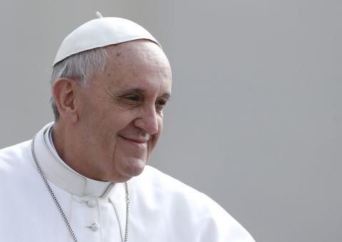 Cardeal brasileiro vai ao Papa Francisco por retorno de padres casados  