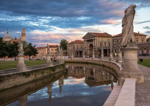 Padre é acusado de oferecer mulheres de sua igreja em sites de sexo