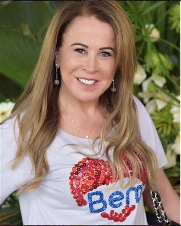 Aos 56 anos, Zilu ostenta corpão em foto de biquíni