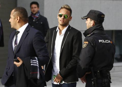  Barcelona admite irregularidades em contrato com Neymar