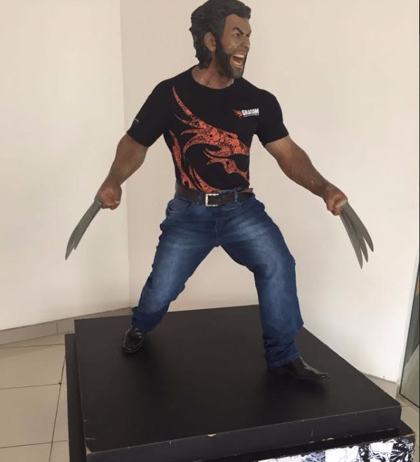 Shopping em Manaus tem exposição com estátuas em tamanho real do Incrível Hulk e Wolverine