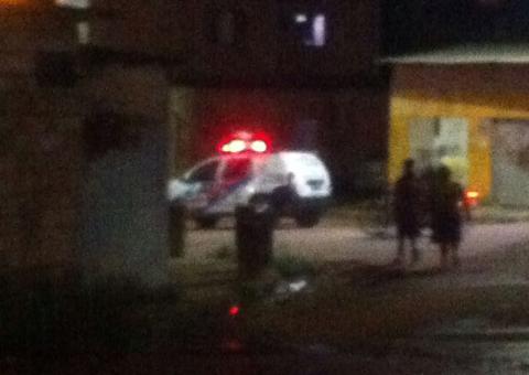 Criança de 2 anos é baleada durante execução do pai em Manaus