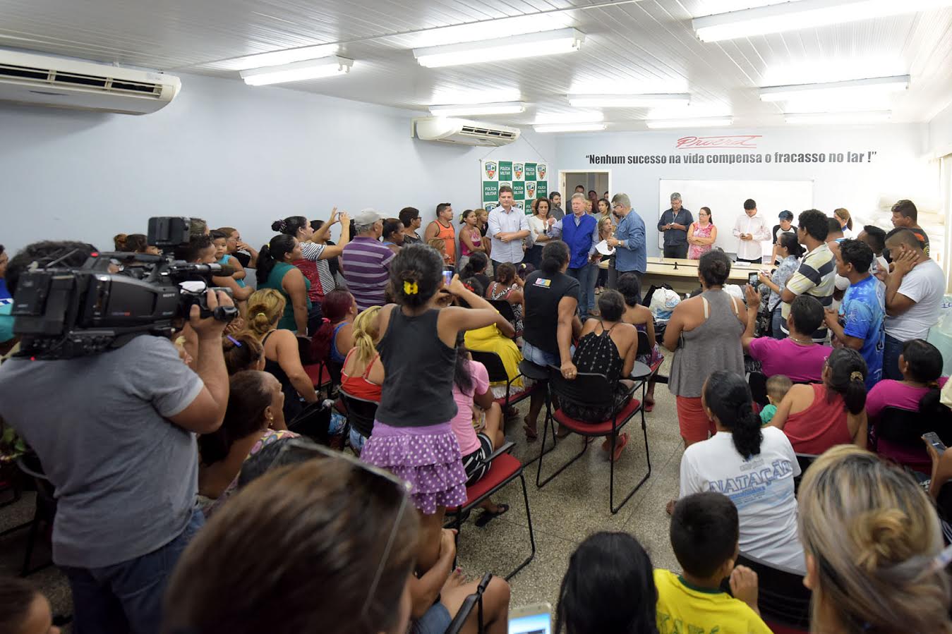 Famílias atingidas pela chuva recebem cestas básicas como auxílio