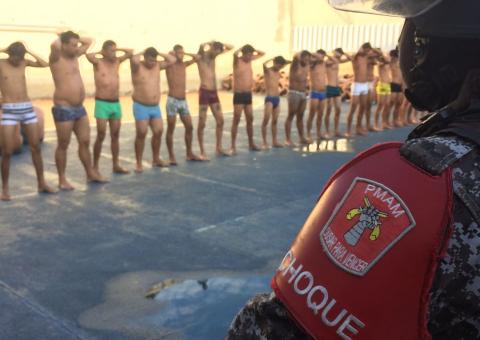 Após rebeliões e mortes, Unidade Prisional do Puraquequara passa por revista 