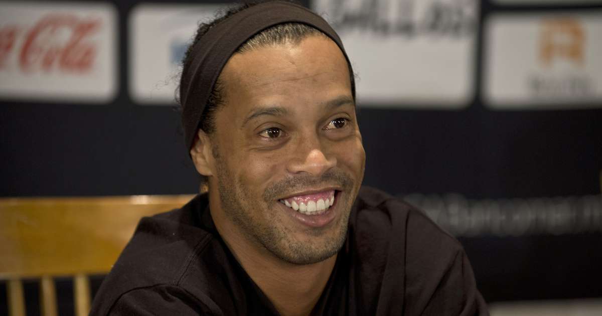 Ronaldinho Gaúcho desmente noivado com Priscilla Coelho