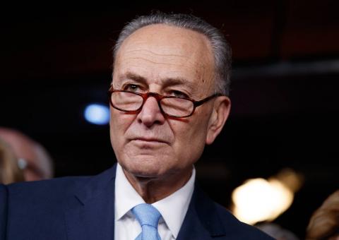 Trump chama o líder democrata no Senado de palhaço