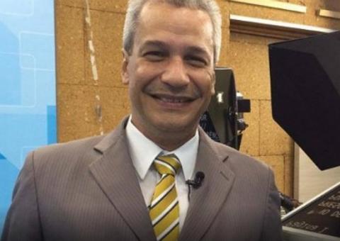 Apresentador sofre infarto após rogar praga para maconheiros ao vivo