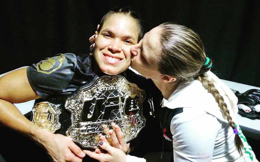 Após vencer Ronda Rousey, Amanda Nunes ganha homenagem da namorada