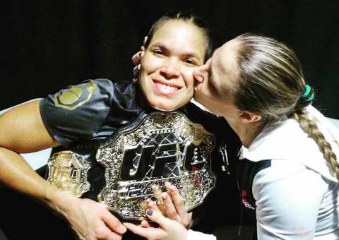 Após vencer Ronda Rousey, Amanda Nunes ganha homenagem da namorada