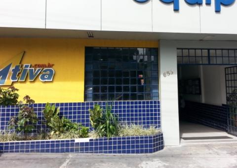 Bandidos invadem cursinho e assaltam alunos no Centro