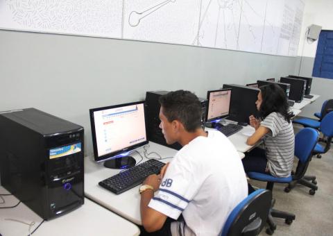 Rede municipal realiza prova eletrônica para alunos do 9º ano e da quinta fase do EJA