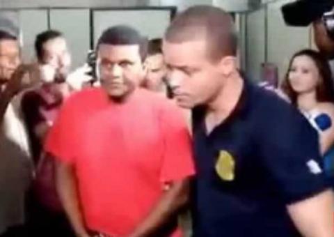 VÍDEO: Vereador é empossado algemado e escoltado pela PM