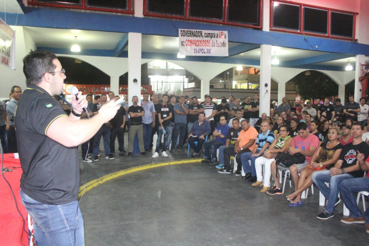 Governo tem 10 dias para negociar com policiais civis antes de votação sobre greve