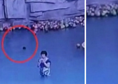 Mãe se distrai no celular enquanto filho está na piscina e o pior acontece