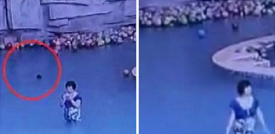 Mãe se distrai no celular enquanto filho está na piscina e o pior acontece