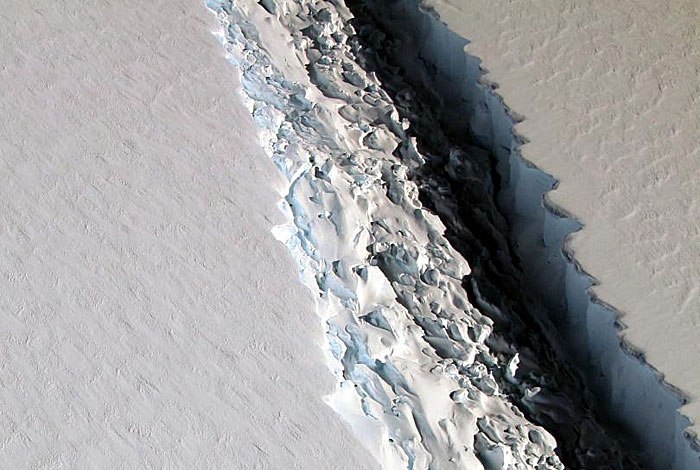 Iceberg gigante ameaça se desprender e deixa cientistas preocupados