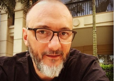 Britto Jr. vai atrás de emprego em emissoras, mas é vetado por ex-colegas 