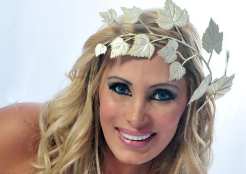 Ângela Bismarchi aceita Jesus e toma decisão radical