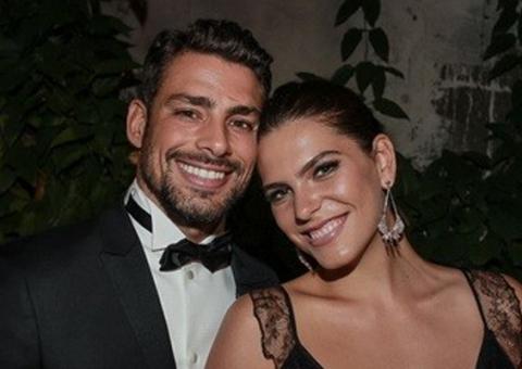Cauã Reymond nega casamento com Mariana Goldfarb