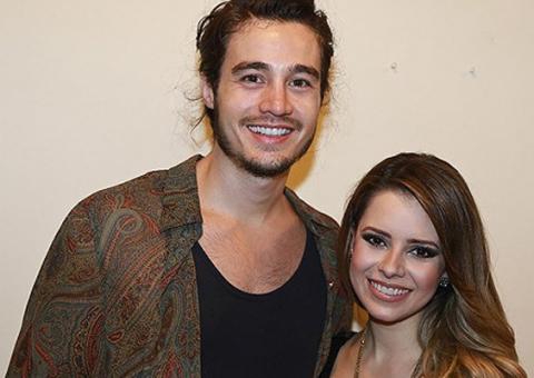 Tiago Iorc elogia Sandy e marido da cantora rebate