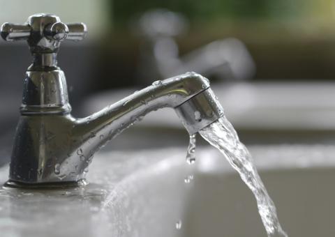 Mais de 70 bairros ficam sem água em Manaus