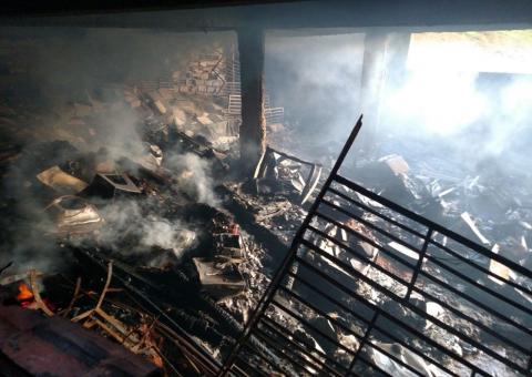 Casa pega fogo e animais domésticos morrem em Manaus