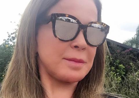 Após mal súbito e acidente, Zilu posta foto com pescoço imobilizado em hospital 