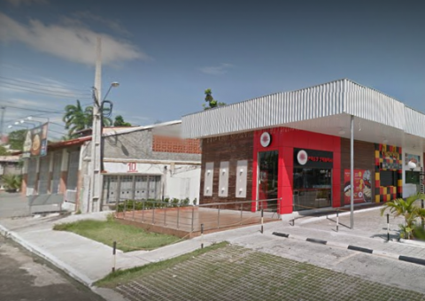 Funcionários são feitos reféns durante arrastão em praça de alimentação em Manaus