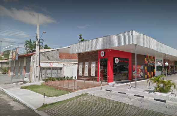 Funcionários são feitos reféns durante arrastão em praça de alimentação em Manaus