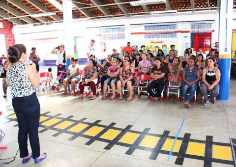 Creche municipal recebe programa de orientação a pais de alunos