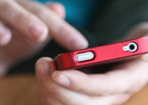 Pai mata ex-namorado da filha por compatilhar nudes nas redes sociais 