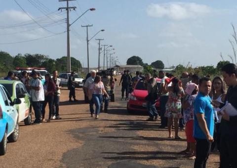 Na entrada da prisão em Roraima, a busca desesperada por notícias