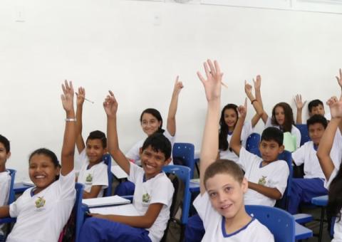 Mais de 23 mil alunos da rede pública fazem transferência via aplicativo e site neste sábado