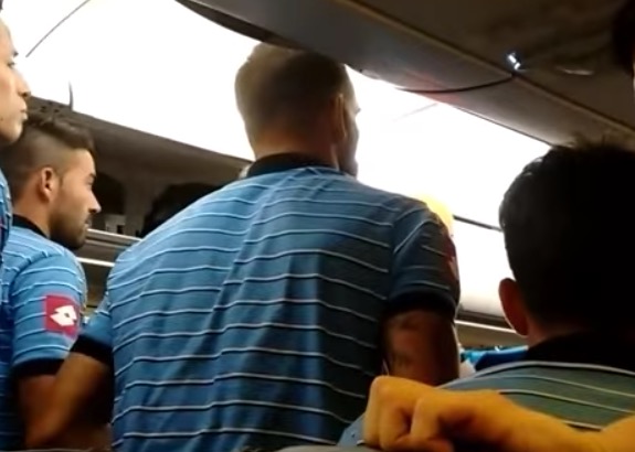 Traumatizados com acidente da Chapecoense, jogadores de time argentino abandonam avião  