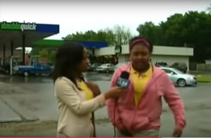 Garota não consegue se controlar e faz xixi durante entrevista na TV