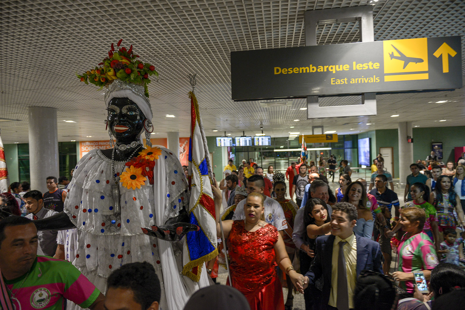    Carnaval de Manaus tem início com entrega de chave à Kamélia
