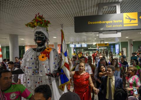    Carnaval de Manaus tem início com entrega de chave à Kamélia