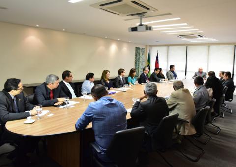 Poderes públicos do Amazonas debatem soluções para a crise no sistema penitenciário