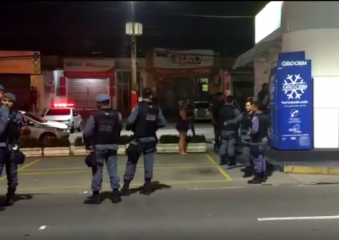VÍDEO: Funcionários são feitos reféns em posto de gasolina em Manaus